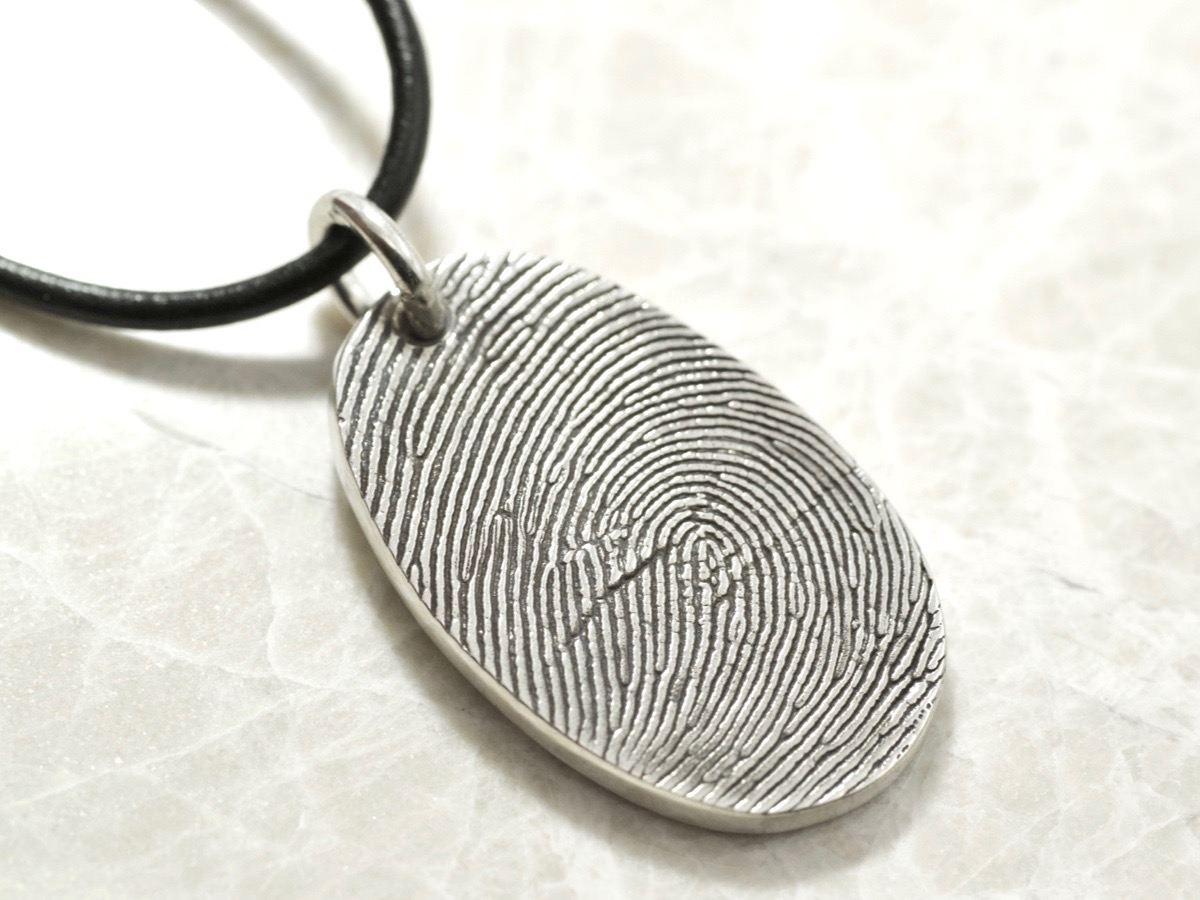 Complete Guide to Buying a Custom Memorial Thumbprint Jewelry